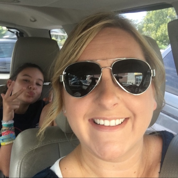 Meet your Posher, Amanda - Picture 1 of 1